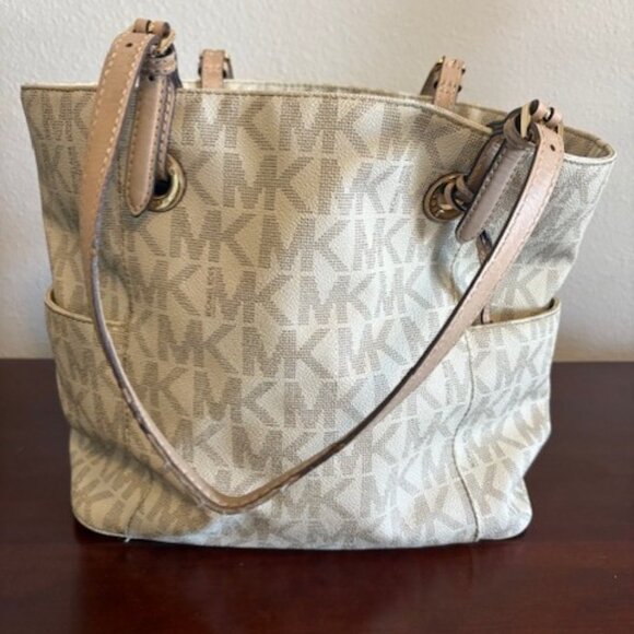 Michael Kors Jet Set Tote - Picture 2 of 8